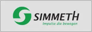 Das Logo zeigt links ein stilisiertes grünes „S“ und daneben in fetten schwarzen Buchstaben das Wort „SIMMETH“. Unter „SIMMETH“ steht in Grün der Slogan „Impulse die bewegen“. Der Hintergrund ist hellgrau.